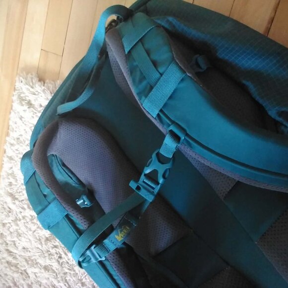 REI Trail 40 - Picture 6 of 6